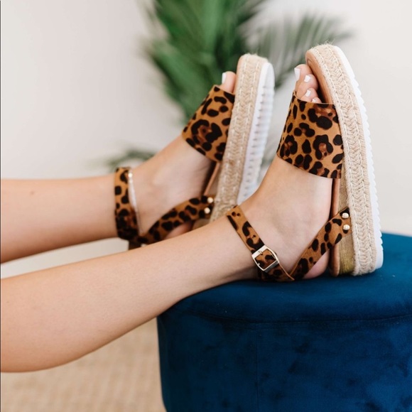 Leopard Platform Sandal - Picture 4 of 6